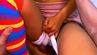 el padrastro invito a la mejor amiga a su sala y terminaron en algo mas