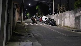 Socialite Interacts With Delivery Person In Front Of Husband