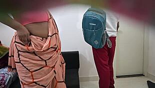 स्कूलबॉय सेक्स अफेयर हिडन कैम पर कैच हुआ!