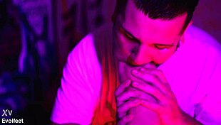 Bbw gets her feet worshipped and pussy licked in casual foreplay