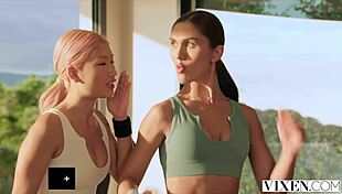 जादिलिका और डॉली ऑर्किड उसके हार्ड लंड के लिए कॉम्पिट करतीं!