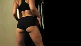 White Girl SHAKING Her FIT BOOTY Twerk