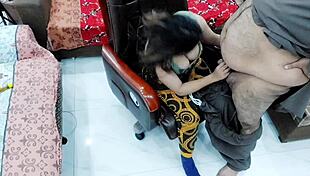 Desi office sex, pakistani madam fucked by her office driver 😈