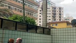 He Rubs His Hard Cock On Me In The Pool