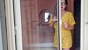 Gostosa Safada Arruma O Quarto Sem Calcinha E Mostra Tudo