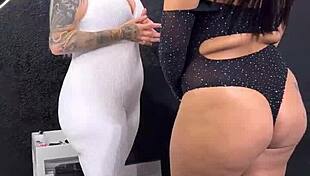 Wow, tattoo artist licks client ass till she cums on vibrator 😍