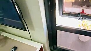 cewek indonesia selingkuh dengan bosnya demi uang