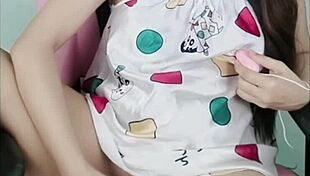 น้องนินิวสาวไทยขี้เงี่ยนชอบเล่นหีตัวเอง Ninew