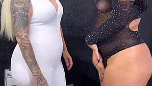 Wow, tattoo artist licks client ass till she cums on vibrator 😍