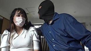 Japanese OL meets guy from SNS for passionate sex