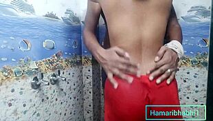 इंडियन भाभी बाथरूम में नहाती है बड़े लंड से इंटररेशियल चुदाई