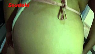 Mi madrastra me quiso hacer de comer pero no espero que fuera ella la comida comer ese enorme culo es lo que queria y me complacio?