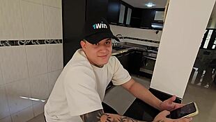 La Esposa Cachonda De Mi Mejor Amigo Me Chupa La Verga Cuando El No Mira!