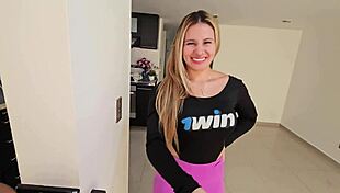 La Esposa Cachonda De Mi Mejor Amigo Me Chupa La Verga Cuando El No Mira!