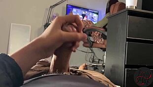 Gostoso Bateu Uma Para Mim Enquanto Não Estava Vendo E Vem Me Mostrar