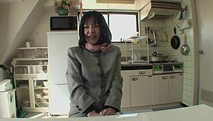 Makiko Nakane Enjoys Fun With Guy