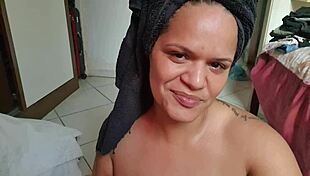 Video for patymozis featuring real cumshot on latina big ass