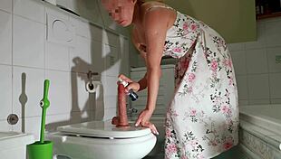 i hide and fuck my big dildo in the toilet, so sensual