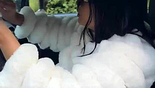 Asiática gostosa foi parada na blitz e fodeu sem camisinha com policial carioca no mato 😏