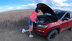 Frozen in the car, she got fucked by big cock