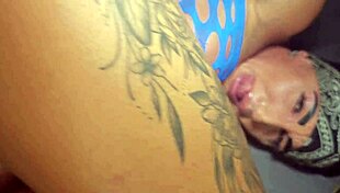 Mature bodybuilder performs deepthroat and anal