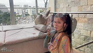 बड़ी चूचियों वाली सबमिसिव स्लट को दूध से अपमानित कर ब्रूटल क्रीमपाई