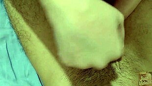 Ela me fez uma bela MASSAGEM RELAXANTE na piroca, com big tits