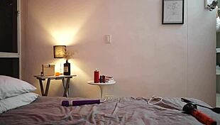 latina girl masturbates and cums in the bathroom.