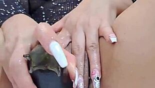 i finger my pussy and fuck it with a big eggplant for orgasm 😍