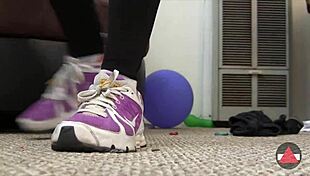 i love just walking around town in my comfy sneakers, feeling the ground under my feet