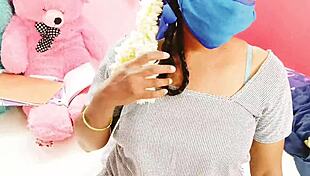 स्कूल गर्ल पहली बार तेलुगु में गंदी बातें करती