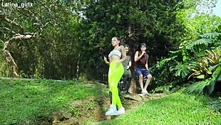 हॉट वर्कआउट में फिट लैटिना को एनल चुदाई और पेशाब खेल