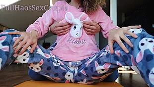 सौतेले पापा एशियन 18+ के छोटे चुचों को सहलाते चूत रगड़ते?