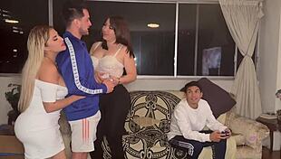 mi amiga y yo intercambiamos a nuestros novios en una reunion casual