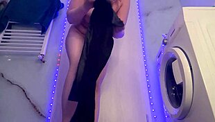 Watch her squirt in latex leggings while masturbating!