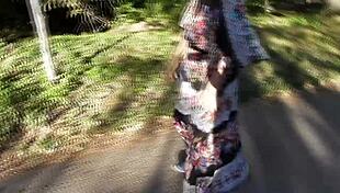 hairy mature flashes in the park!