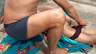 हॉट देसी नई दुल्हन पूरी नंगी चुदाई