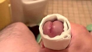 Asian amateur indulges in solo pleasure