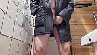 i hot masturbate in the sauna - girls fly orgasm