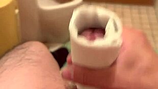 Asian amateur indulges in solo pleasure