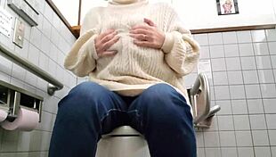 Excited married woman masturbates secretly in toilet!