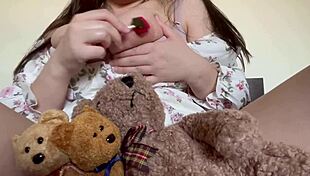 Arabian Snowwhite Fucks Her Pussy After School 😍