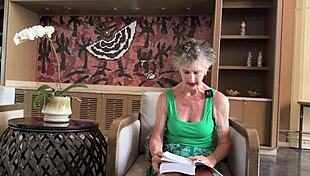 रसीली ब्रिटिश कुंवारी लंदन में अपनी वर्जिनिटी गंवाती हुई