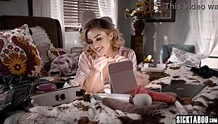 हॉर्नी ब्लोंड कैमगर्ल केन्ज़ी ऐन और हॉट केन्ना जेम्स पर्फेक्ट बीबीसी लंड वाले पति को चोदती