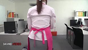 चihiro अकिनो ऑफिस लेडी फैंस को हार्डकोर ब्लोजॉब देती