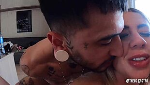 duas cavalas loira e ruiva fazem meu pau babar antes de meter na buceta delas?