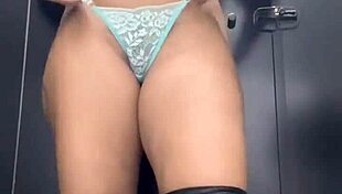 banheiro cheio da academia mais tava com muito tezao primeira vez