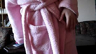 German Slut's Intense Dildo Masturbation on Cam