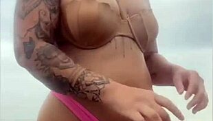 Pedi pra ele por o pau pra fora da bermuda pra ver se esta duro mesmo