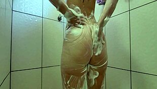 amo quando minha stepmom grava ela tomando banho